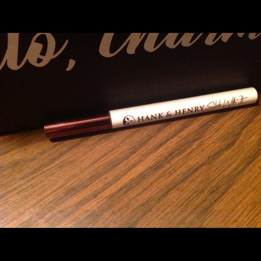 Liquid eyeliner